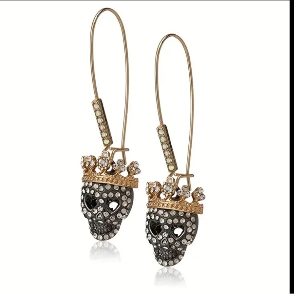 So like Betsy Johnson! Skull Pendant Design Alloy hoop Earrings